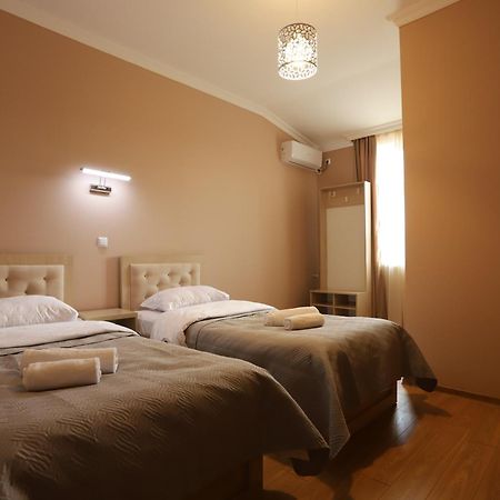 Hotel Hollywood Kutaisi Bagian luar foto
