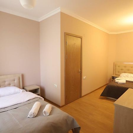 Hotel Hollywood Kutaisi Bagian luar foto