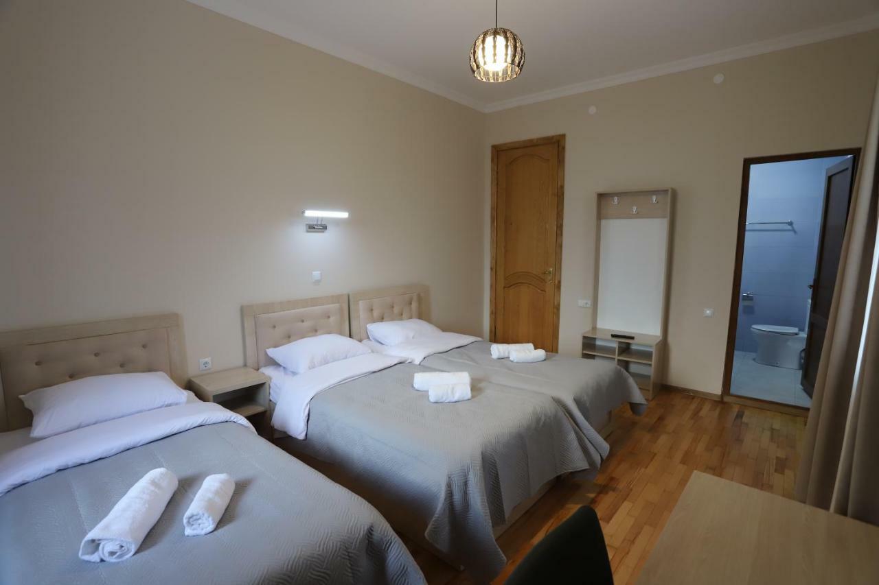 Hotel Hollywood Kutaisi Bagian luar foto