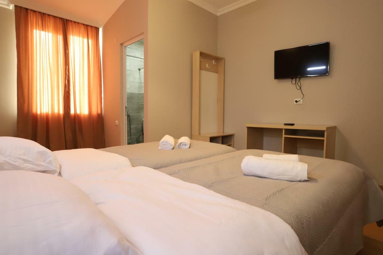 Hotel Hollywood Kutaisi Bagian luar foto