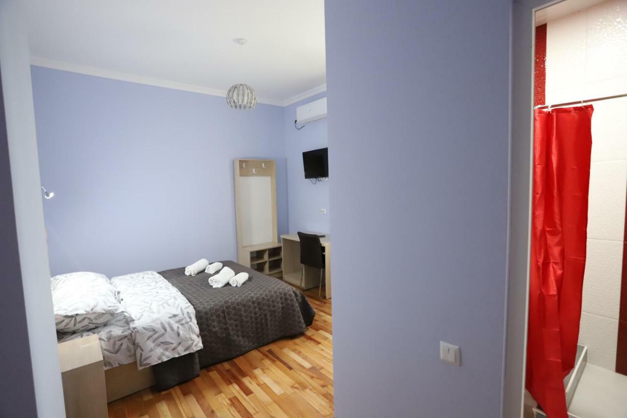 Hotel Hollywood Kutaisi Bagian luar foto