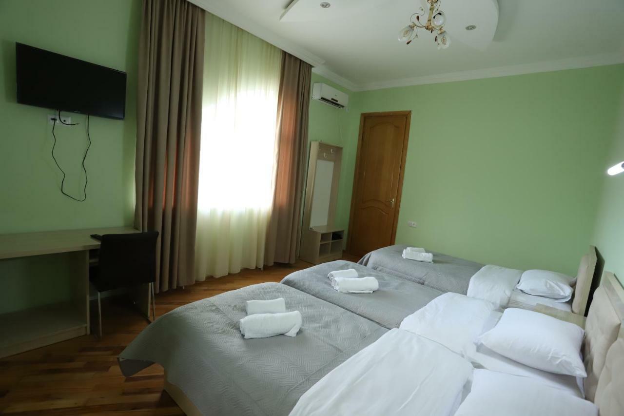 Hotel Hollywood Kutaisi Bagian luar foto