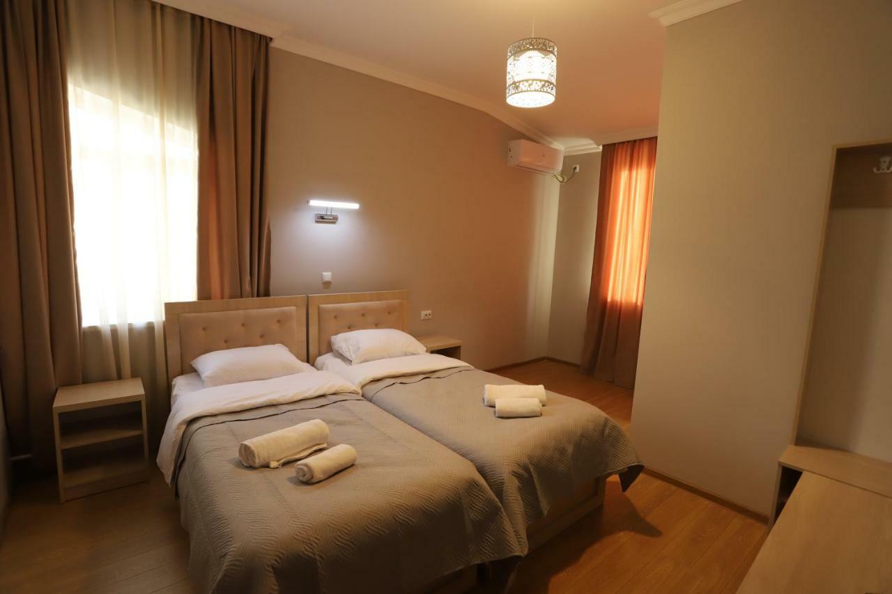 Hotel Hollywood Kutaisi Bagian luar foto