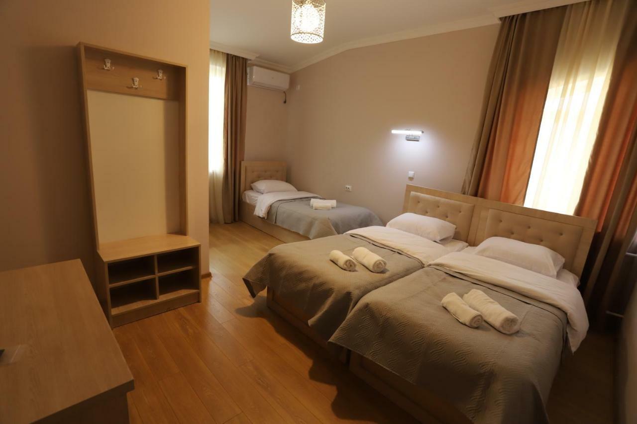 Hotel Hollywood Kutaisi Bagian luar foto