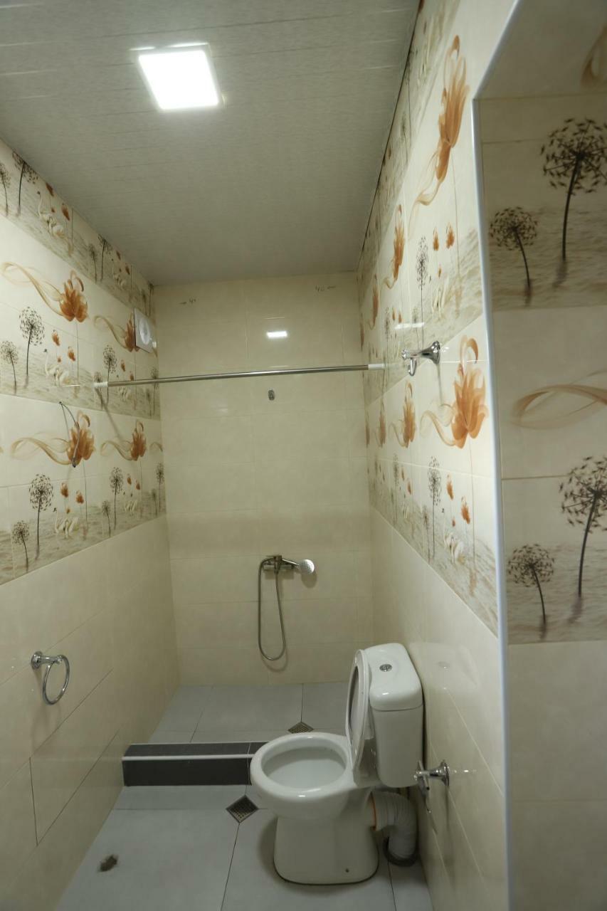 Hotel Hollywood Kutaisi Bagian luar foto