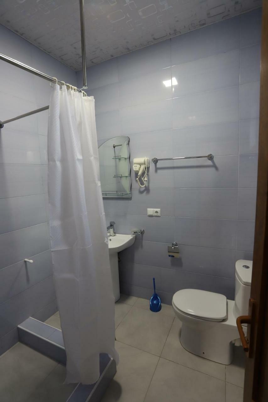 Hotel Hollywood Kutaisi Bagian luar foto