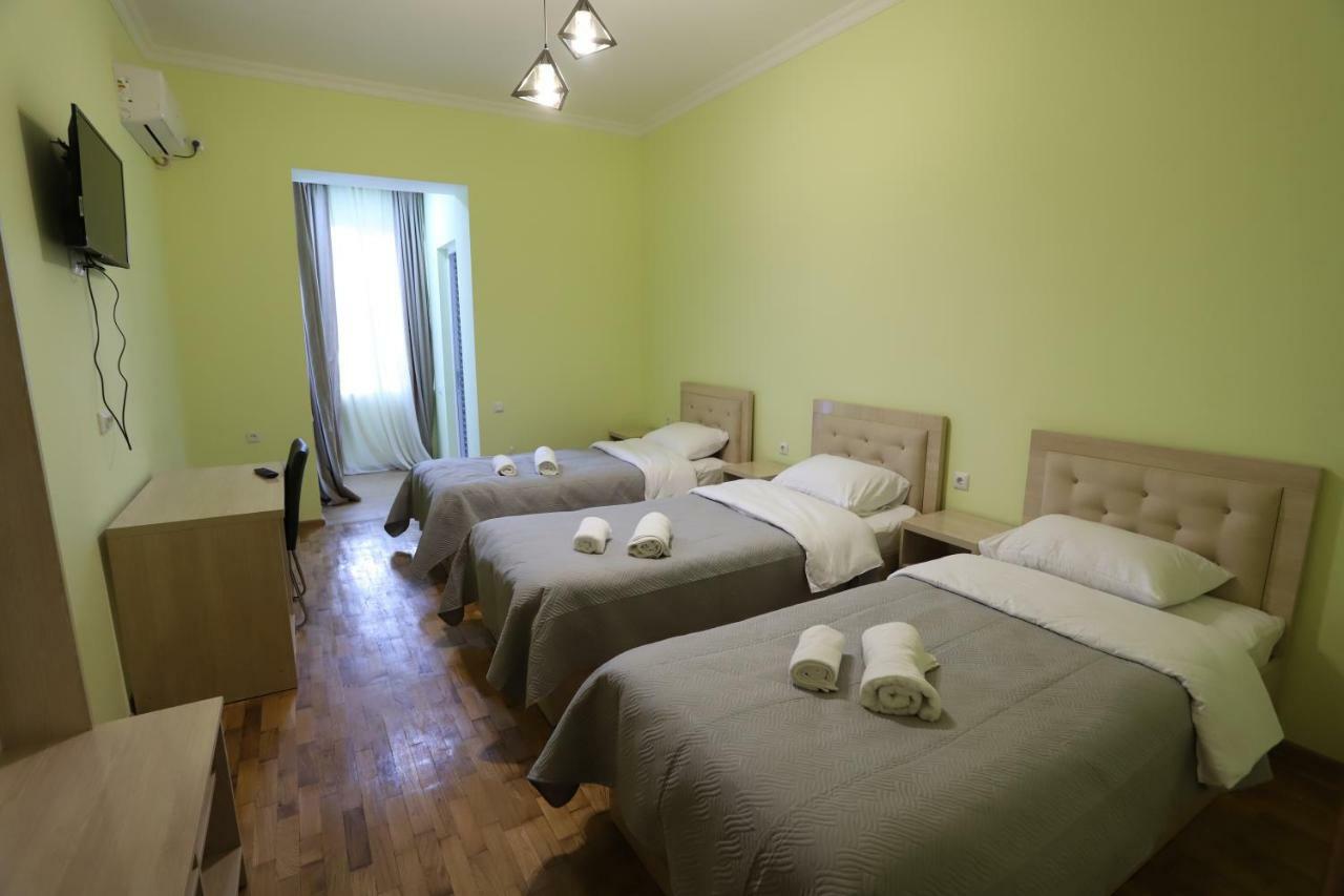 Hotel Hollywood Kutaisi Bagian luar foto