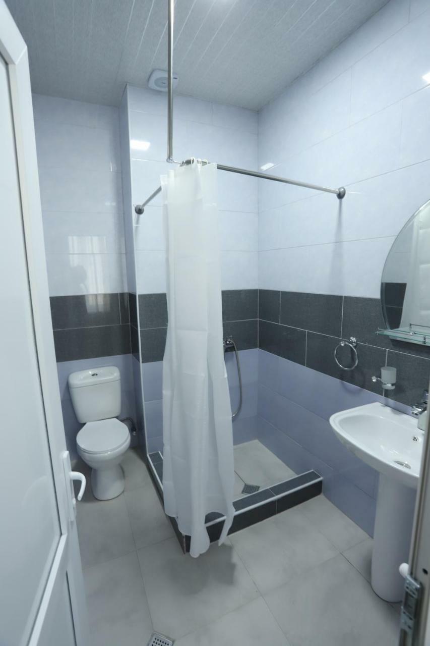 Hotel Hollywood Kutaisi Bagian luar foto