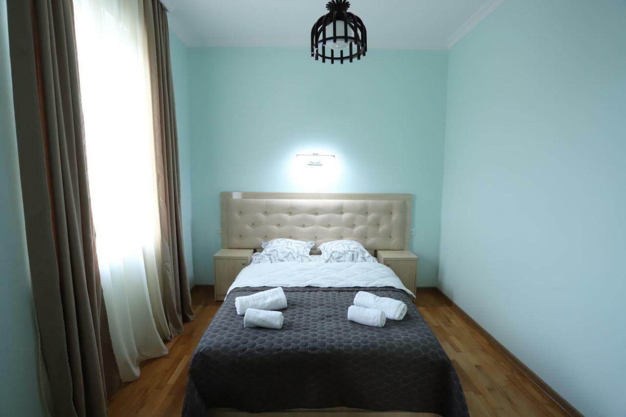 Hotel Hollywood Kutaisi Bagian luar foto