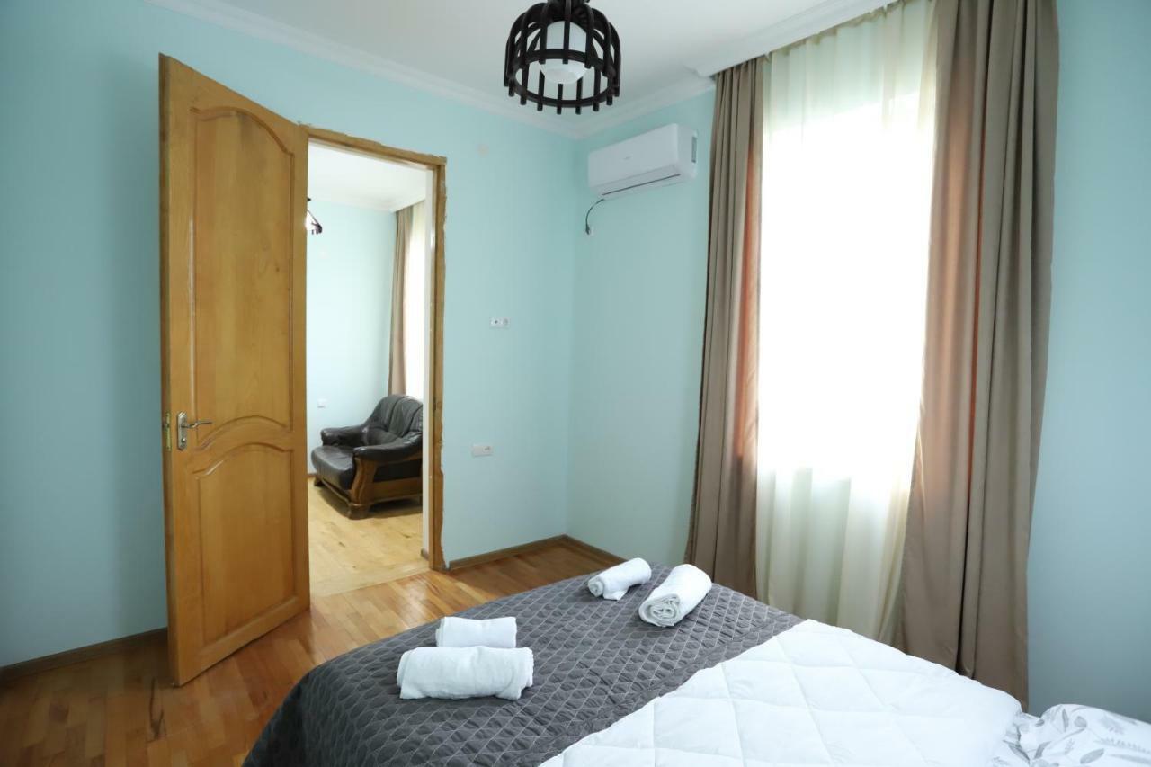 Hotel Hollywood Kutaisi Bagian luar foto