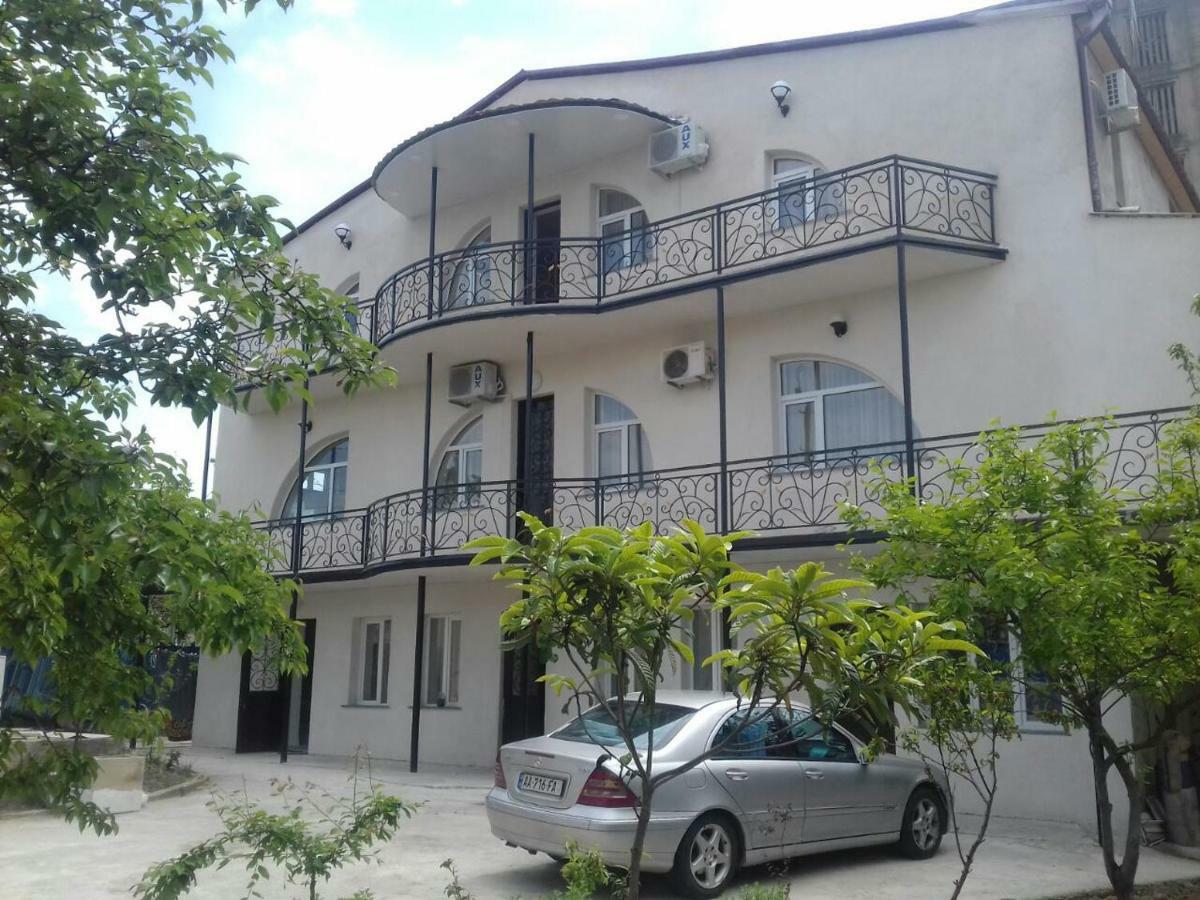 Hotel Hollywood Kutaisi Bagian luar foto