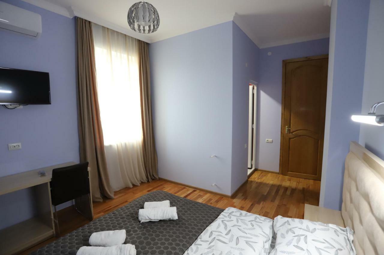 Hotel Hollywood Kutaisi Bagian luar foto