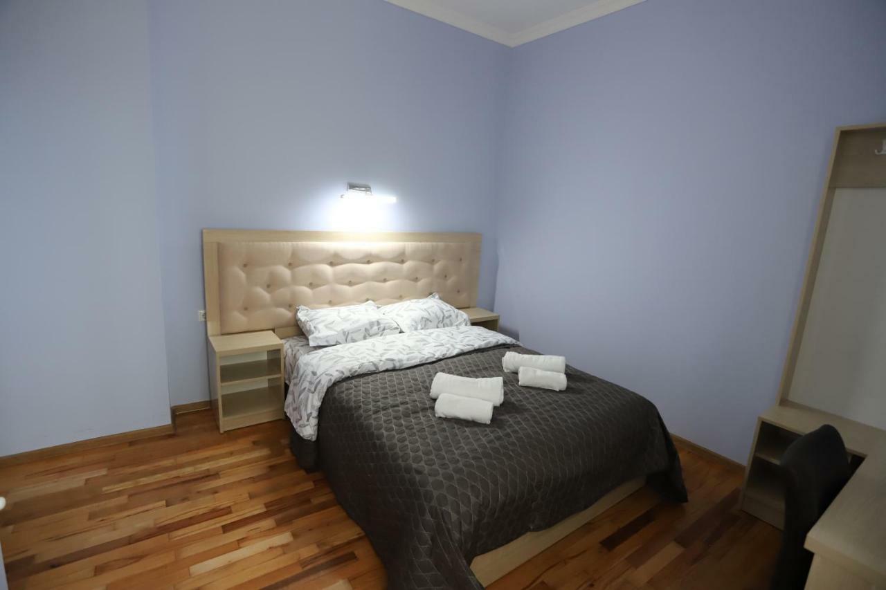 Hotel Hollywood Kutaisi Bagian luar foto